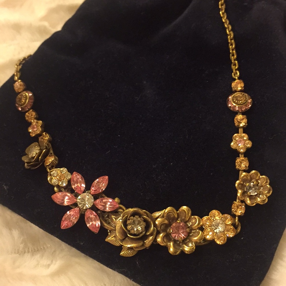 Retro-style fashion necklace